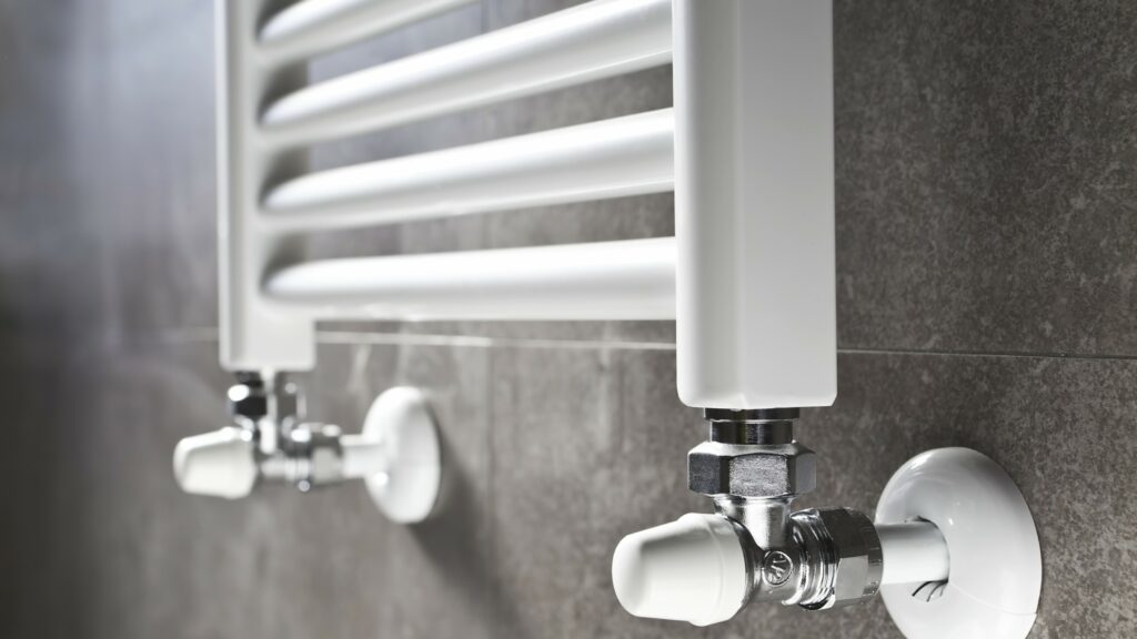 Verslaving Kleren Onvoorziene omstandigheden Elektrische verwarming in de badkamer: soorten badkamerverwarming en prijzen  - Certiweb